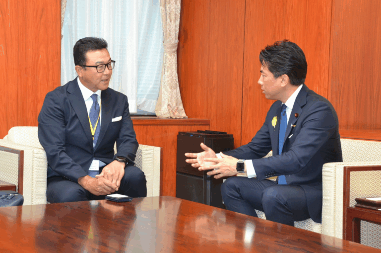 小泉進次郎農林水産大臣を訪問し意見交換を実施〜青色申告推進と農業王の取り組みについて政策提言〜